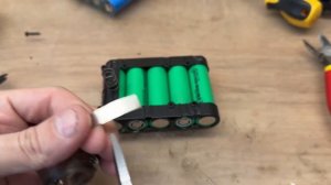 Не выбрасывай старый аккумулятор, его легко оживить самому. Показываю наглядно