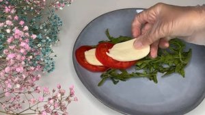 Итальянский салат Капрезе.