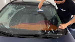 Тонировка лобового стекла голубой атермальной пленкой