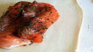 Форель в слоеном тесте