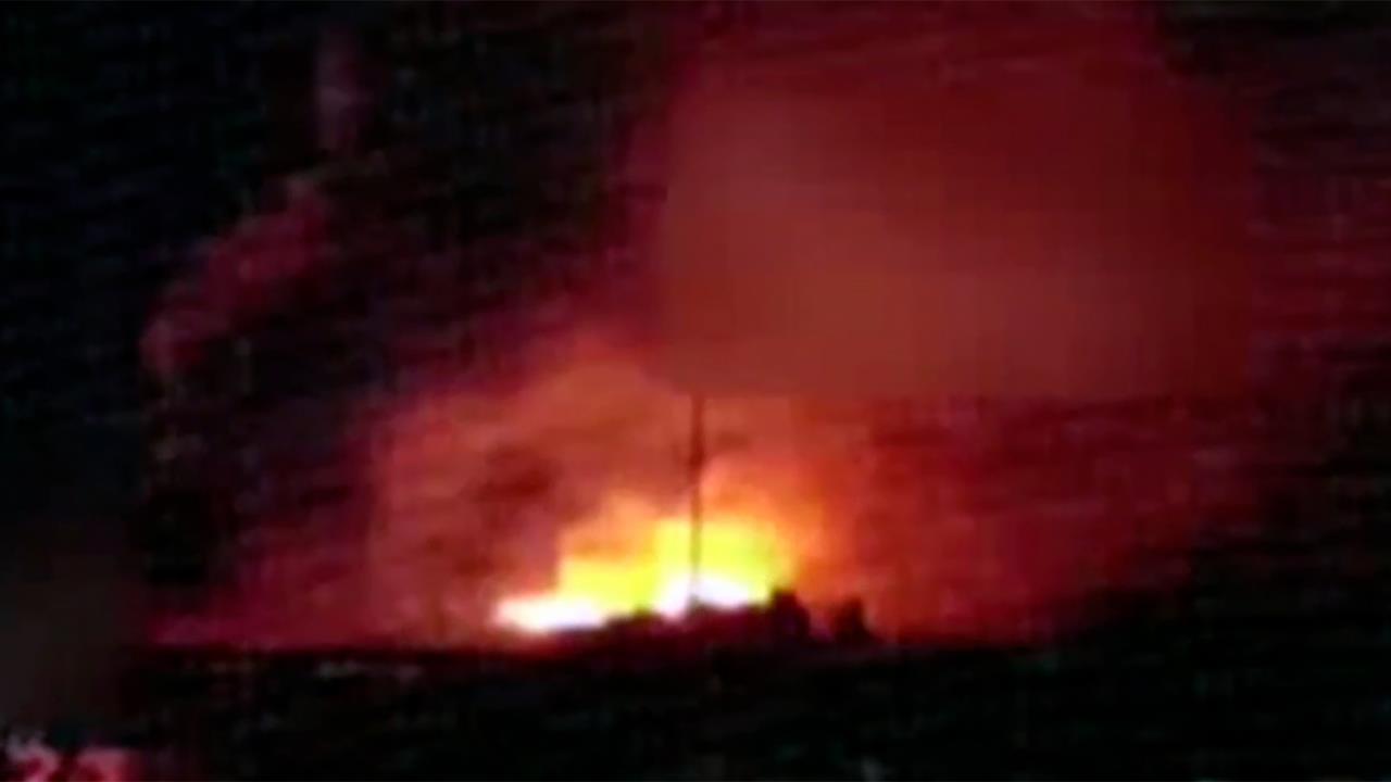 ВС РФ нанесли удар гиперзвуковыми ракетами "Кинжал" и беспилотниками "Герань" по аэродромам ВСУ.