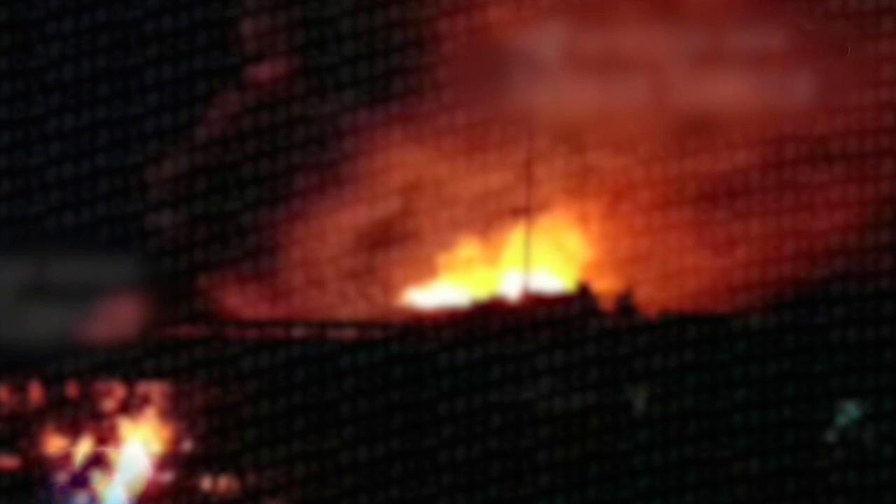 Зарево пожара: в Одессе зафиксировали две волны прилетов