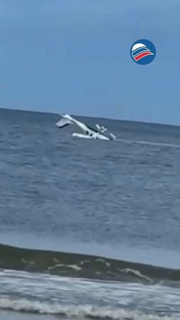 Чудо на воде: пилот выжил после падения самолёта в океан