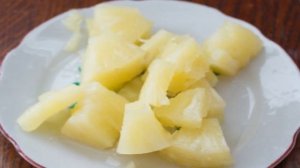 Индейка с ананасами на шпажках