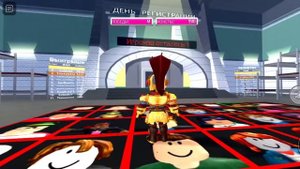 играем в игру кальмара в роблокс мы играли за игрока и за охранника.