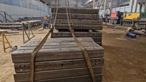 Отгрузка балок из профильной трубы 200х200х12мм.