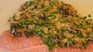 Индейка, фаршированная черносливом