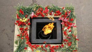 Двое мужчин осквернили Вечный огонь в Петербурге