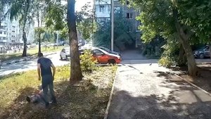 В Уфе разъяренный мужчина избил девятилетнего мальчика за то, что тот подрался с его дочерью !!!