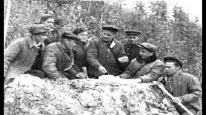 Геолог обнаружил кремневую форму жизни. 1927 год