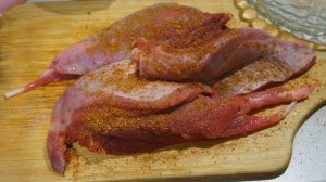 Индейка, тушеная в сметане