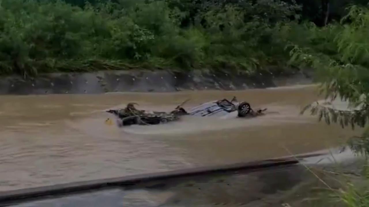 Мощный ливень затопил Гонконг: видео