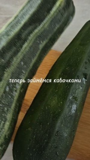 Лапша WOK с курицей и кабачками