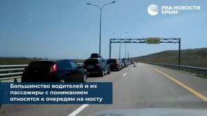 Очереди на Крымском мосту стали меньше