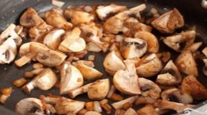 Индейка с шампиньонами в сметане