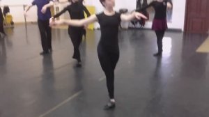 Батман ТАНДЮ на середине зала