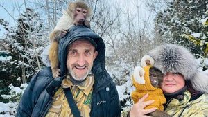 Мы в вольер сначала запускаем малышей, а потом Люсю, Лиду и Анфису