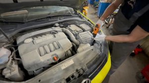 Замена воздушного фильтра в Volkswagen в АТЦ «РЕЙН»