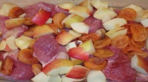 Индейка с курагой и яблоками