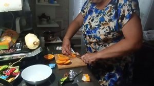 Готовлю варенье из шпинатной ягоды.