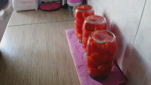 Мариную томаты без специй. Ускоренный метод.