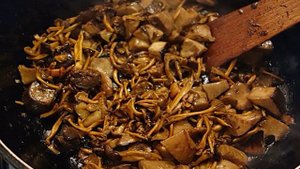 Индейка с грибами в сливочном соусе