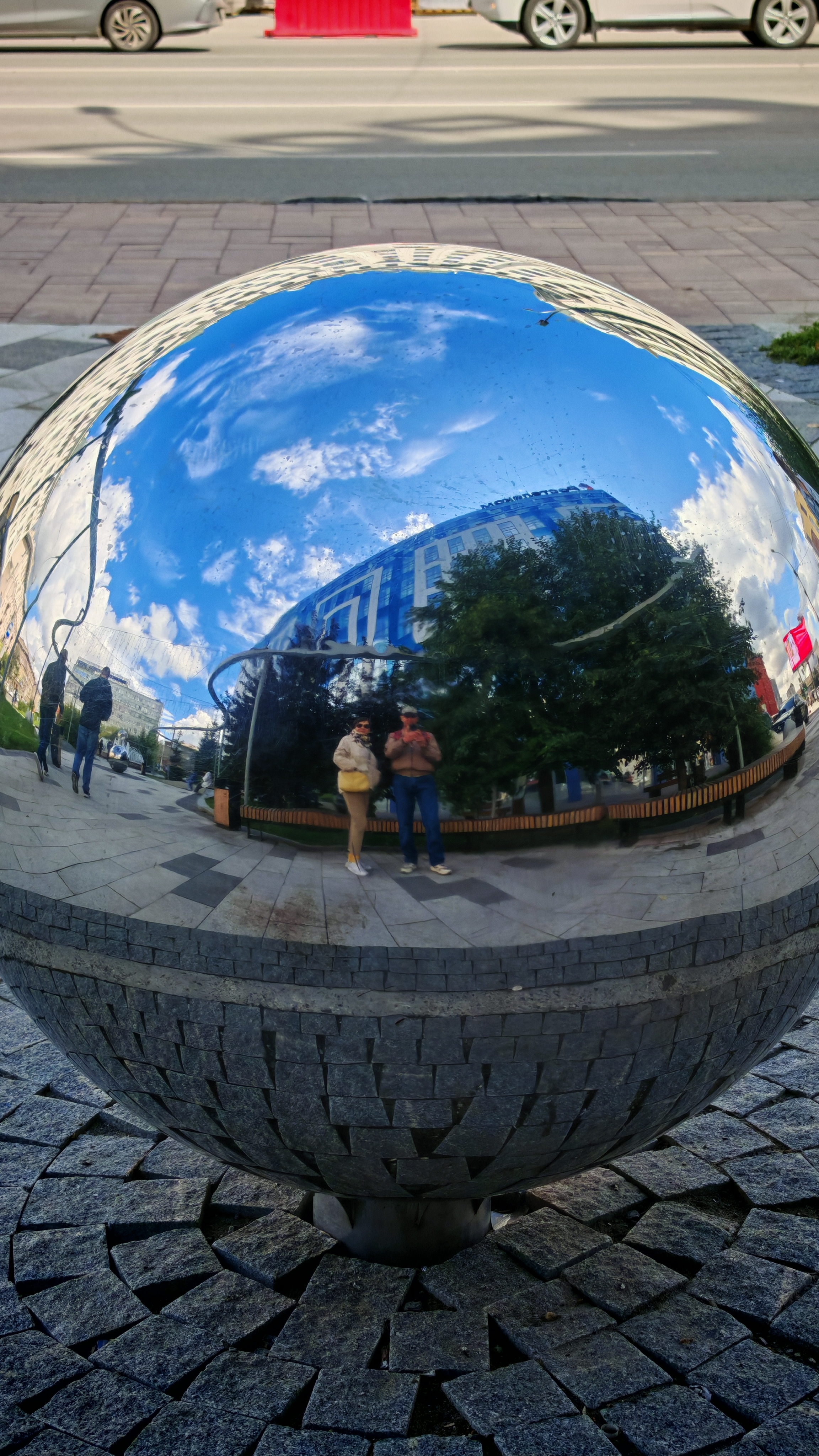 Первомайский сквер и парк Крылья Сибири смотреть онлайн