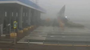 Автобус до Москвы влетел со всей силы в пункт оплаты проезда на трассе М-4.