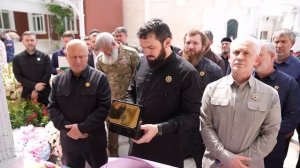 Губернатор Херсонской области наградил мать Кадырова орденом