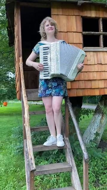 #ВгостяхуСказки #аккордеонистка #аккордеон #артистка #вживуюещёкруче 😎💃🎶 #accordion #akkordion