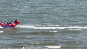 Водный буксируемый аттракцион Дубль-банан Дракон от компании Планета Вода #планетавода