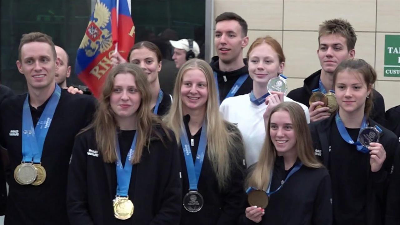 В Москву вернулись пловцы после Чемпионата мира по водным видам спорта в Сингапуре