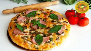 Домашняя пицца с ароматной ветчиной и сыром 🍕