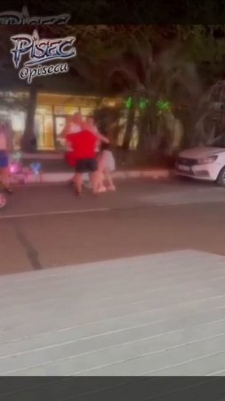 В Сочи водитель электрокара избил туристку за замечание о парковке