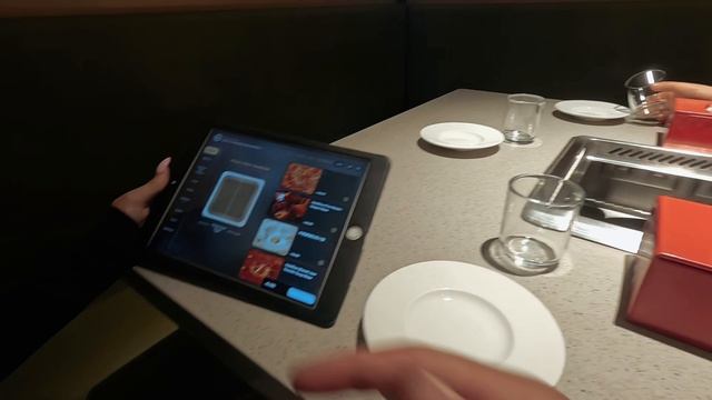 Топ-места Шанхая: самый большой Starbucks и традиционный хот-пот.