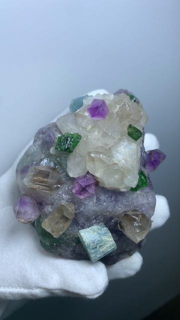 Композиция из кристаллов и камней  Coolcrystals