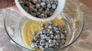 Быстрый пирог с ягодами. Он просто великолепен, нежный, воздушный и бюджетный