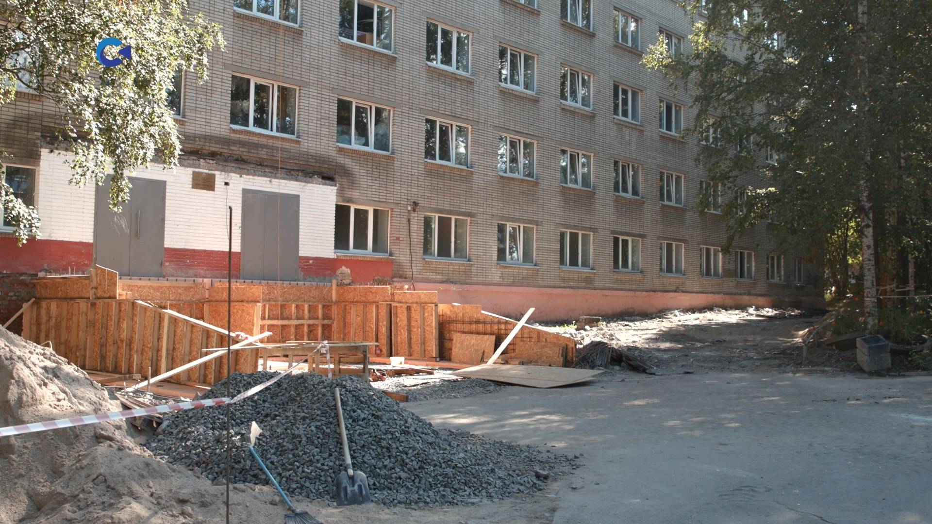 Глава Карелии оценил ход ремонтных работ в общежитии автотранспортного техникума