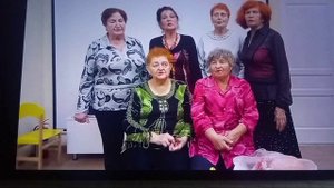 Песня: "Домик окнами в сад"...