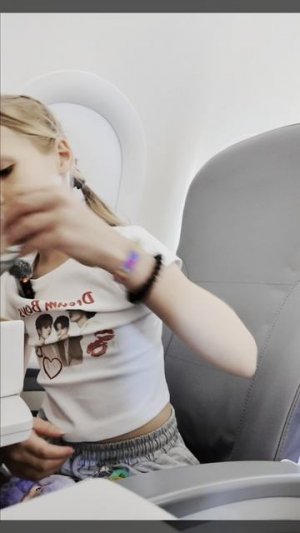 СЛАДОСТИ СО ВСЕГО МИРА В ОДНОМ БОКСЕ! 🍭✈️ Что пробовать — а что ФУ! 😝 | Хома Чудо в самолёте!