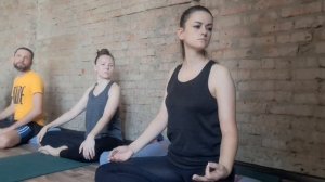 Йога.Начало занятия йога уикенда.Мантропение и разминка.