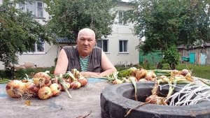 ВСЯ ПОПА В МЫЛЕ,И ПАЛЬЦЫ В МОЗОЛЯХ, ЕСТЬ ЧЕМ ПОХВАЛИТЬСЯ
