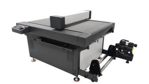 Планшетный Каттер 2 головы 90х120см  для резки с рулона с подачей материала транспортером.