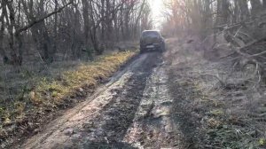 Нива тревел едет в КРУТУЮ ГОРУ по СКОЛЬЗКОЙ ГРЯЗИ #нива #niva #ниватревел #travel #offroad