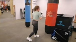 Бокс. Постановка удара с тренажером панчера. #Хук на скачке с обеих рук#.