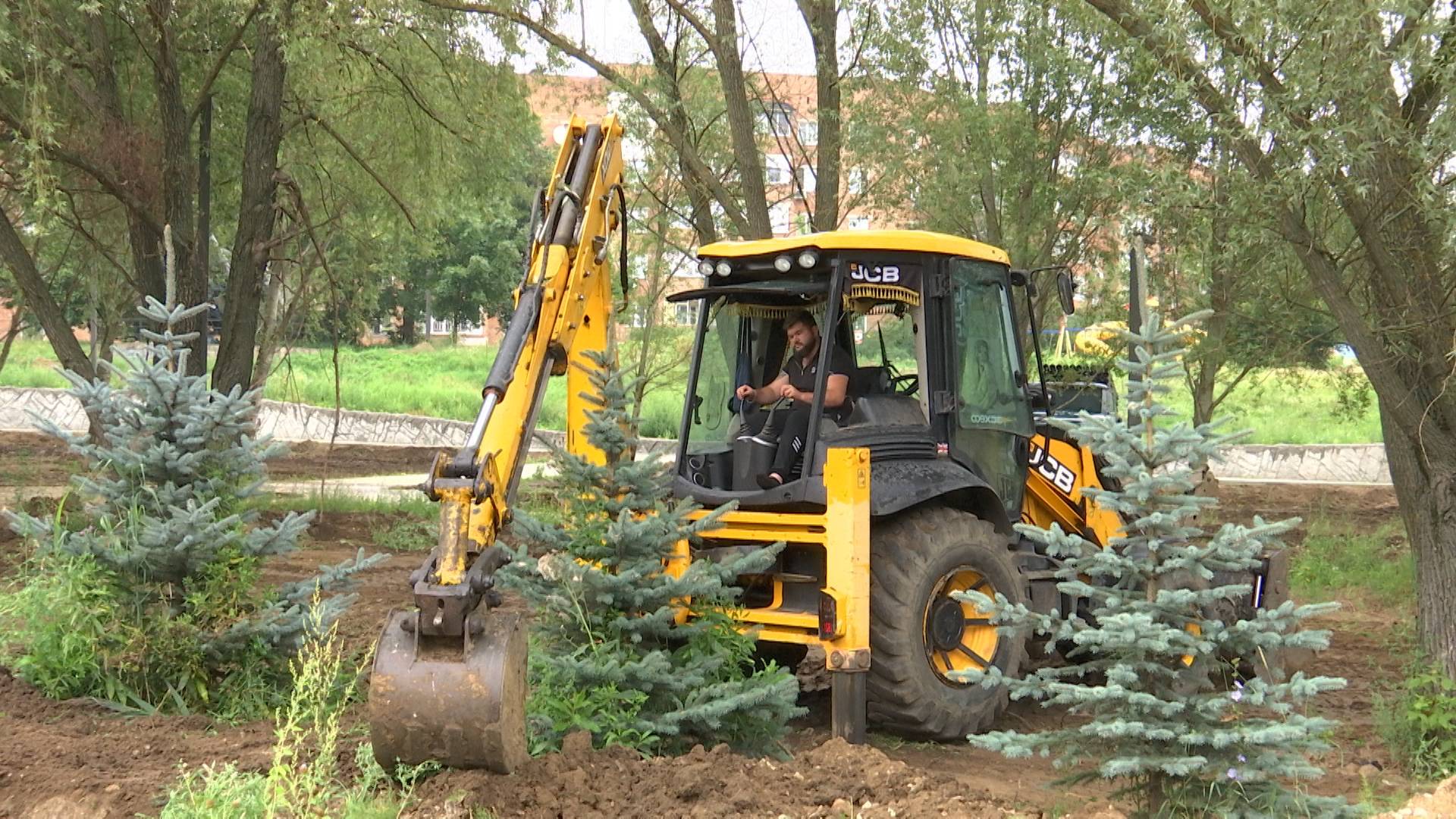 Возобновлены работы в сквере Громцева