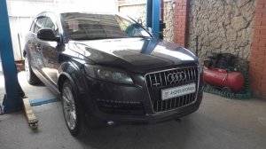 Переборка теплообменника двигателя на АУДИ Q7 2006 AUDI Q7 3,0 дизель 1часть