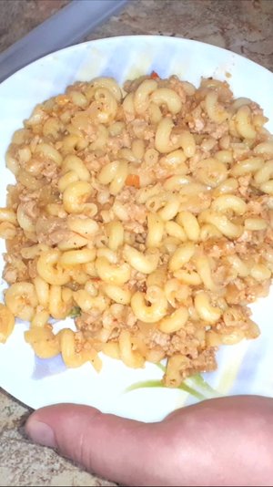 Рецепт вкусного ужина. Макароны с фаршем томатным соусом и луком
