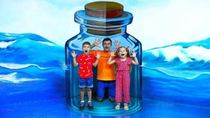 Диана и Рома посещают 3D музей художественного искусства