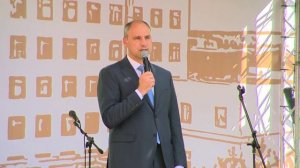 2025_08_06_Паслер поздравил сотрудников Пневмостроймашины